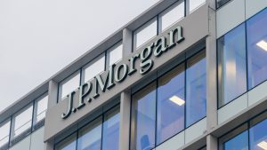 JPMorgan’s Analysis Shows Institutional Investors Moving From Gold ETFs to Bitcoin
